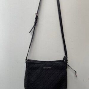 MICHAEL KORS SIGNATURE CROSSBODY BLACK BAG